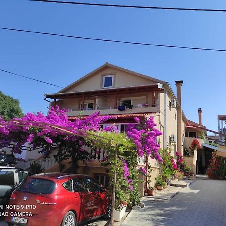 Apartments Iva Pakostane Luaran gambar