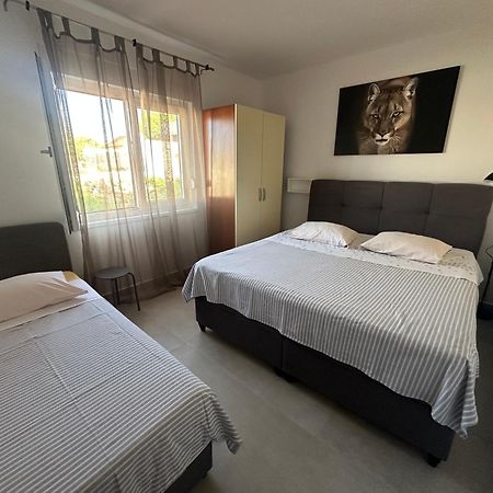 Apartments Iva Pakostane Luaran gambar