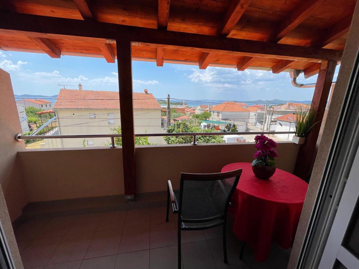 Apartments Iva Pakostane Luaran gambar