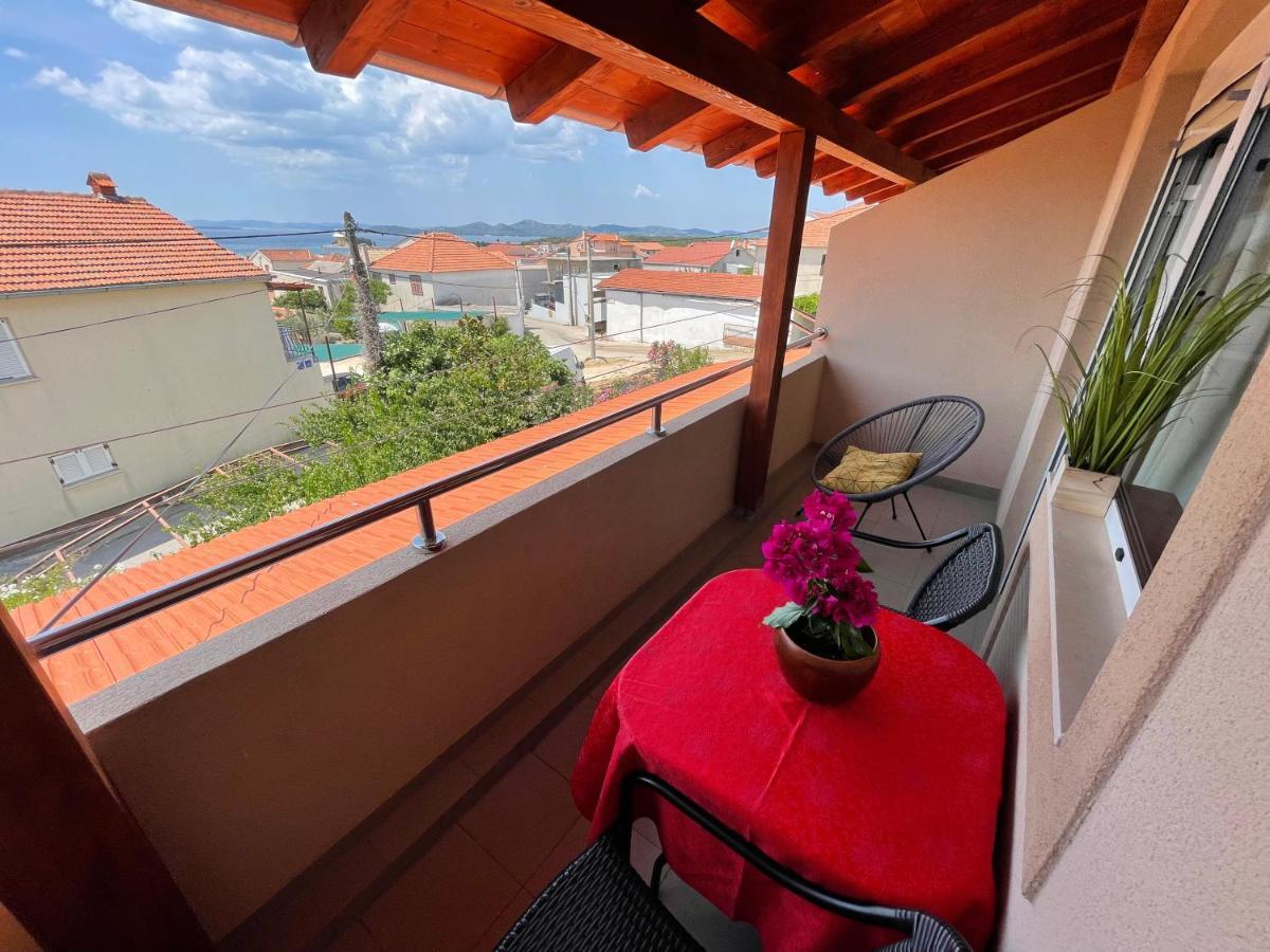 Apartments Iva Pakostane Luaran gambar