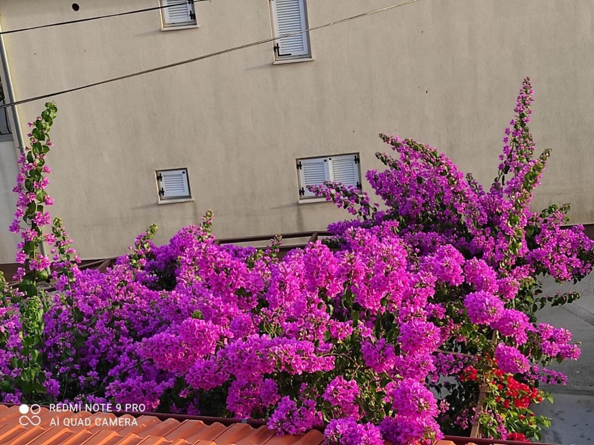 Apartments Iva Pakostane Luaran gambar