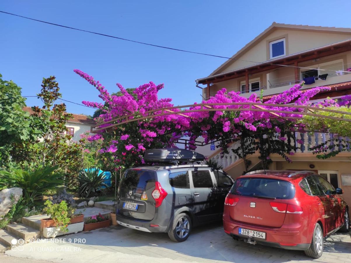 Apartments Iva Pakostane Luaran gambar