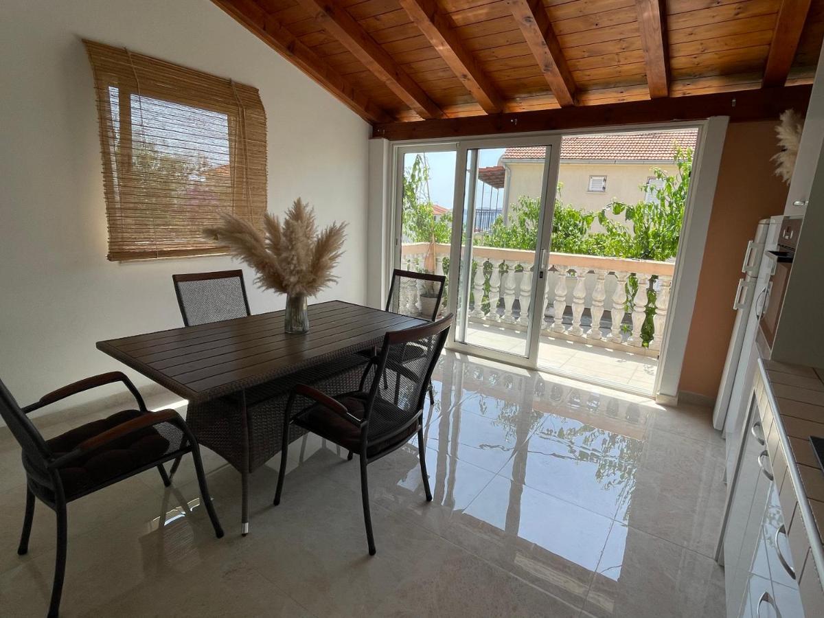 Apartments Iva Pakostane Luaran gambar