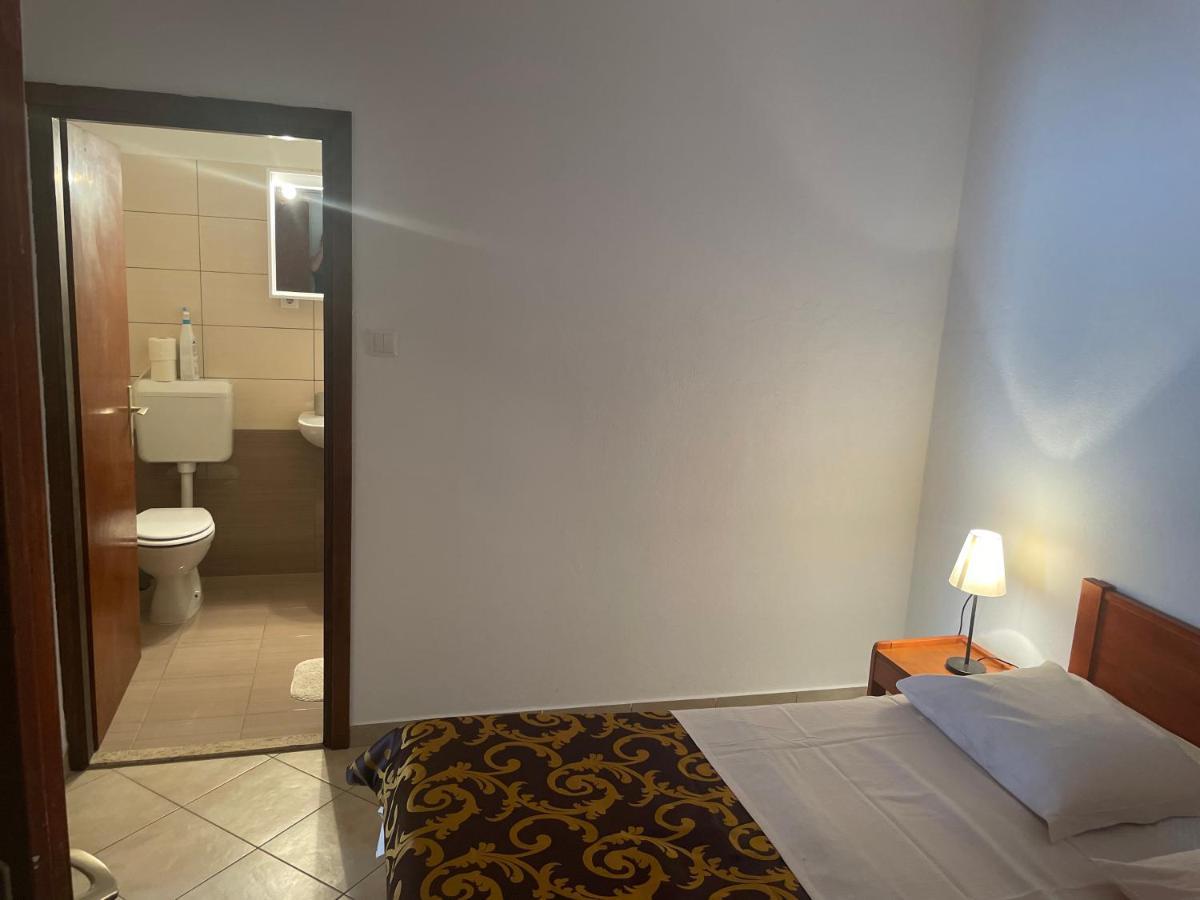 Apartments Iva Pakostane Luaran gambar