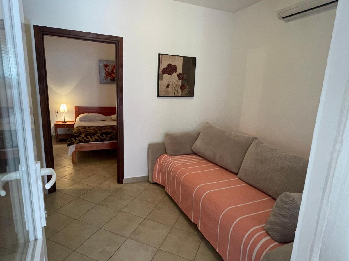 Apartments Iva Pakostane Luaran gambar