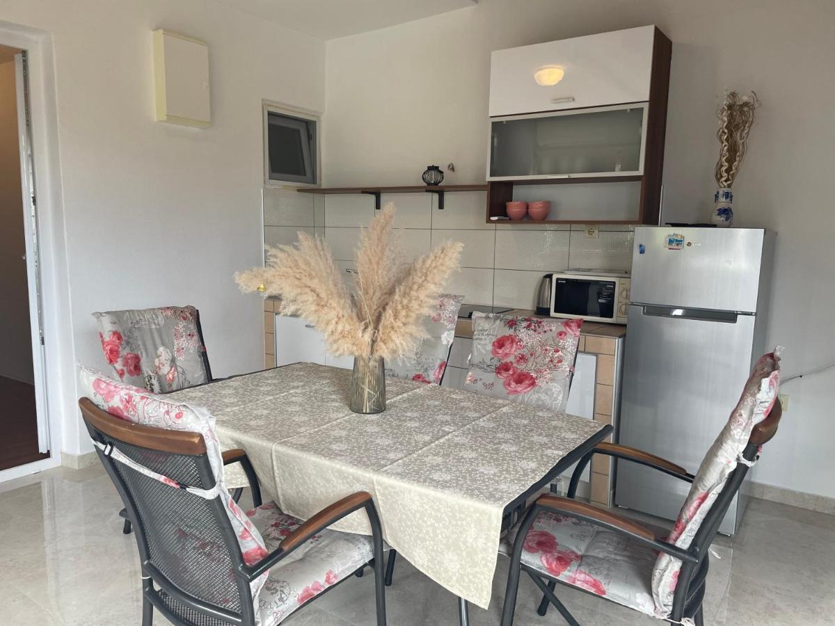 Apartments Iva Pakostane Luaran gambar