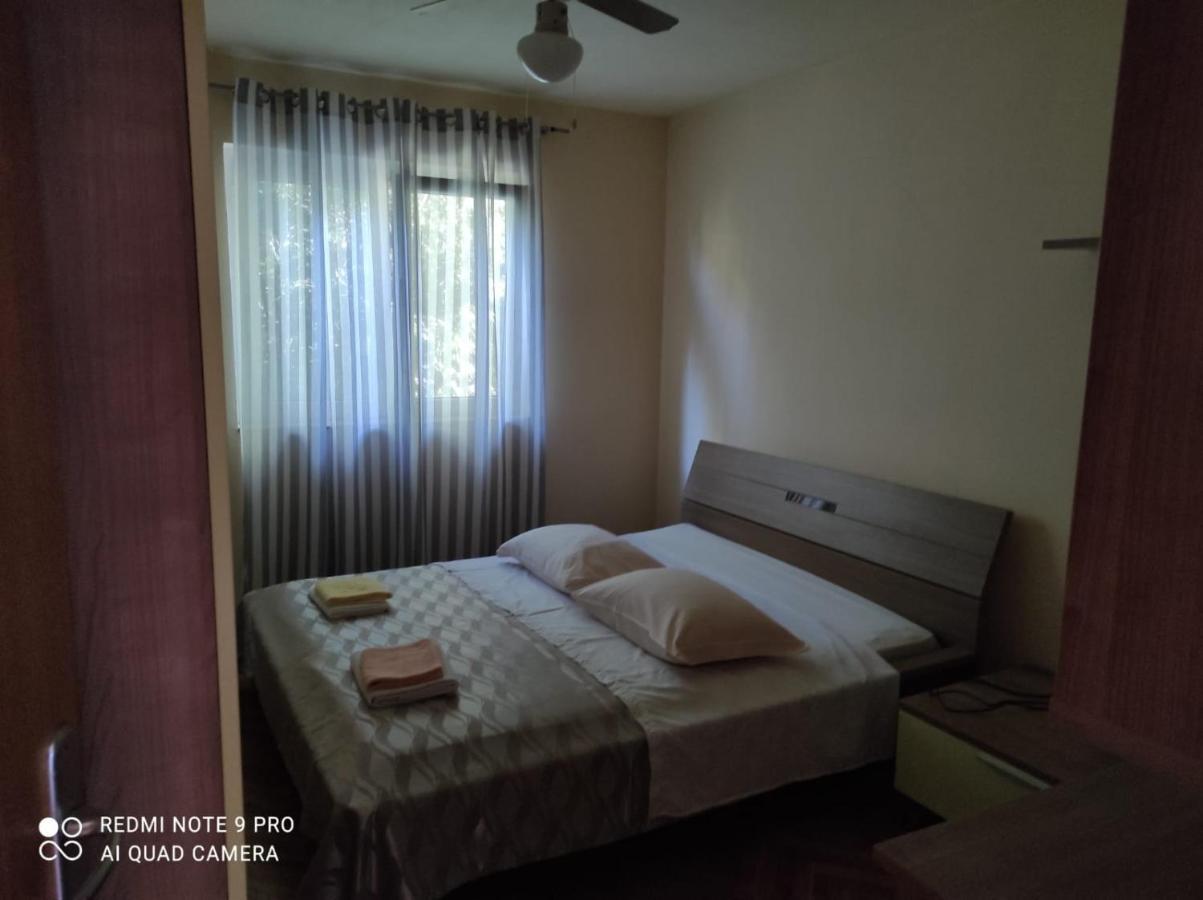 Apartments Iva Pakostane Luaran gambar