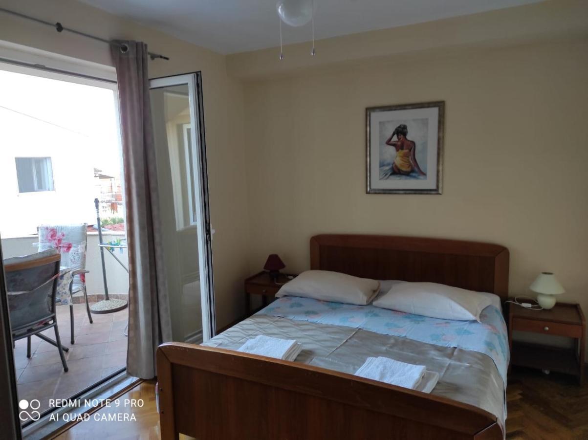 Apartments Iva Pakostane Luaran gambar