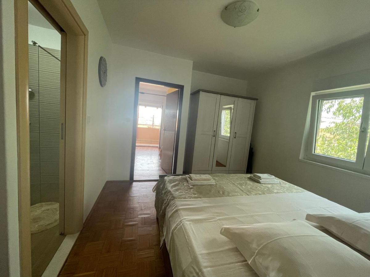 Apartments Iva Pakostane Luaran gambar