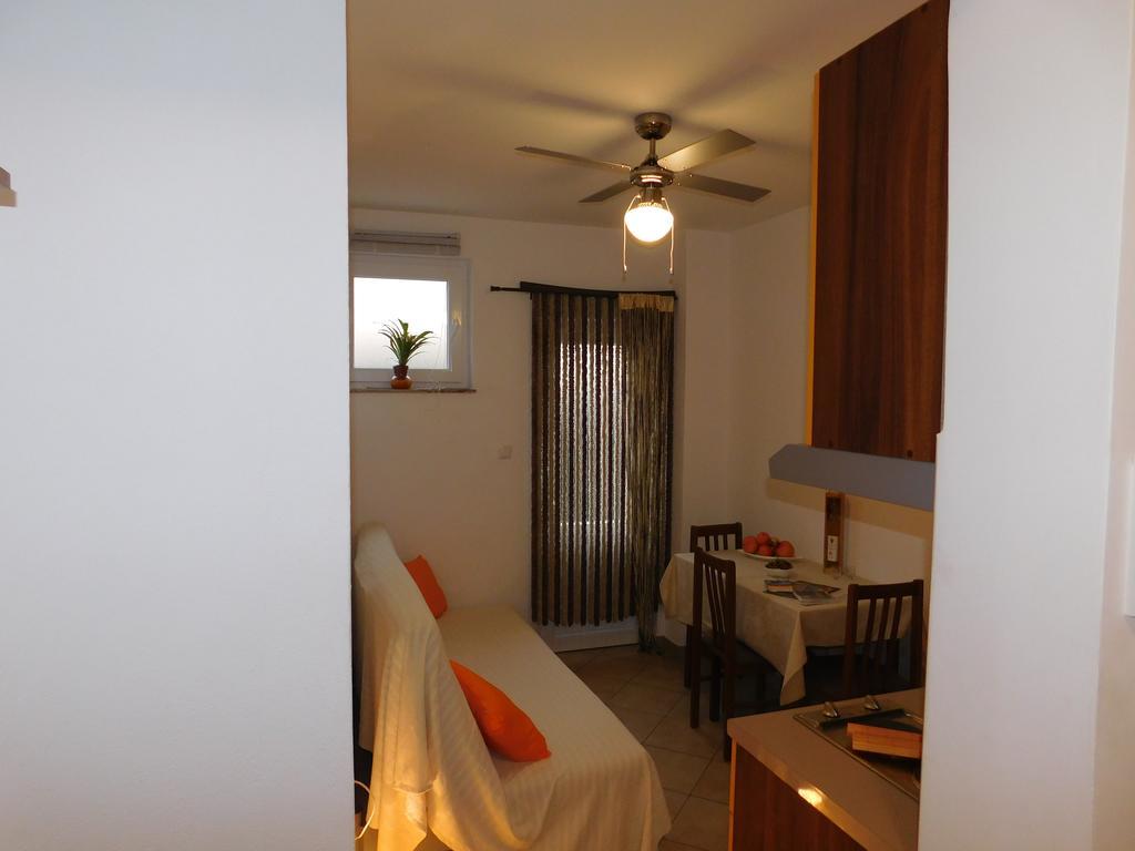Apartments Iva Pakostane Luaran gambar