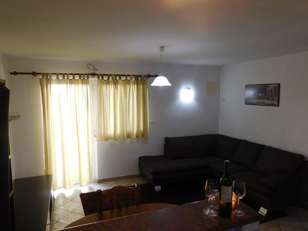 Apartments Iva Pakostane Luaran gambar