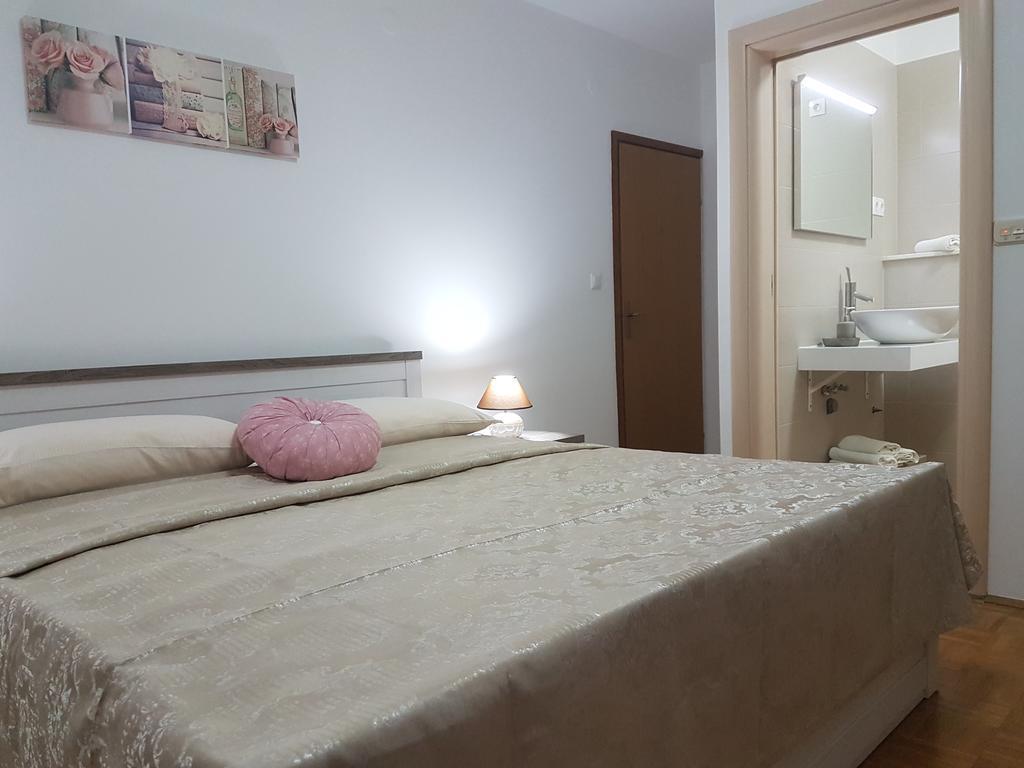 Apartments Iva Pakostane Luaran gambar