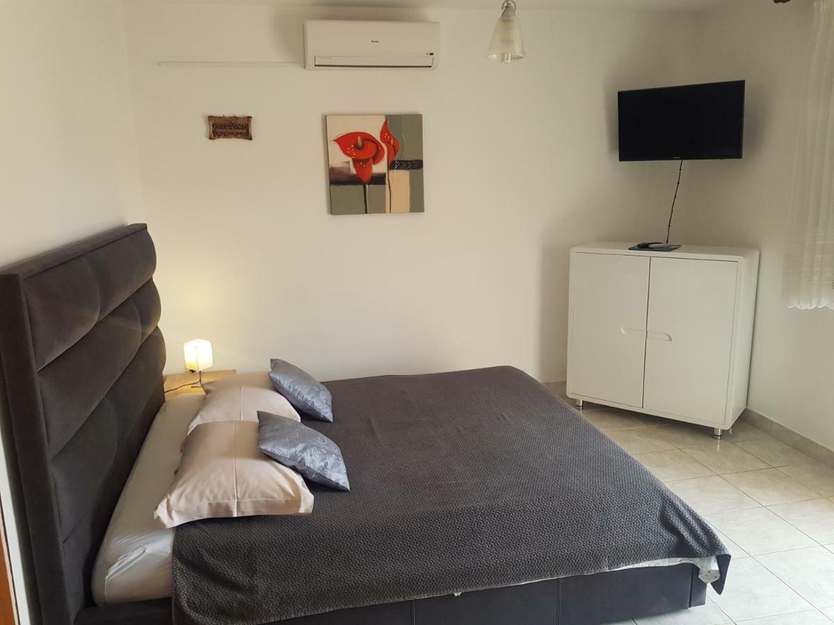 Apartments Iva Pakostane Luaran gambar